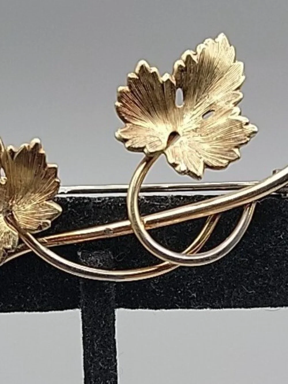 Vintage Signed Krementz 14K Gold Overlay Leaf Brooch Pin Mid Century Botanical